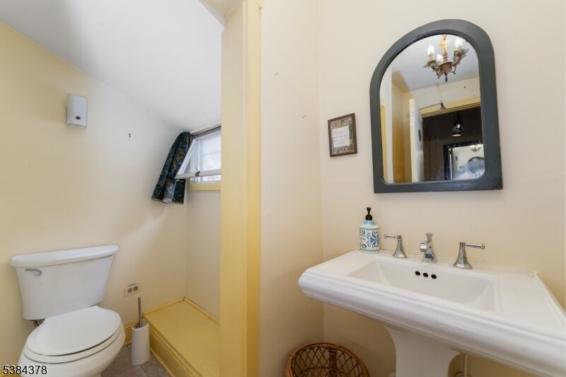 92 Water St, Milford, NJ à vendre - Photo intérieure – Image 2 sur 17