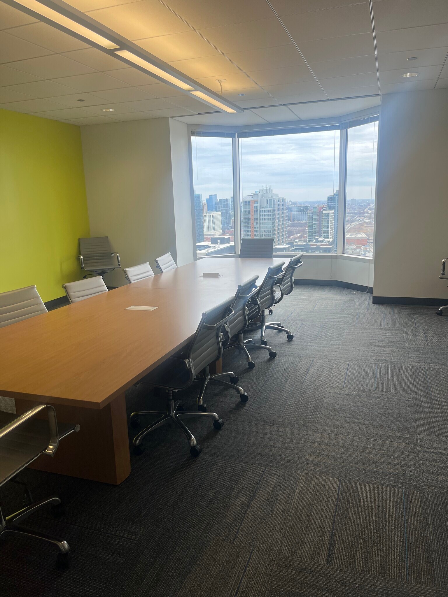 425 S Financial Pl, Chicago, IL à louer Photo de l’immeuble– Image 1 sur 3