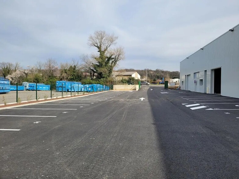 Local d’activités dans Salaise-sur-Sanne à louer - Photo de l’immeuble – Image 2 sur 5