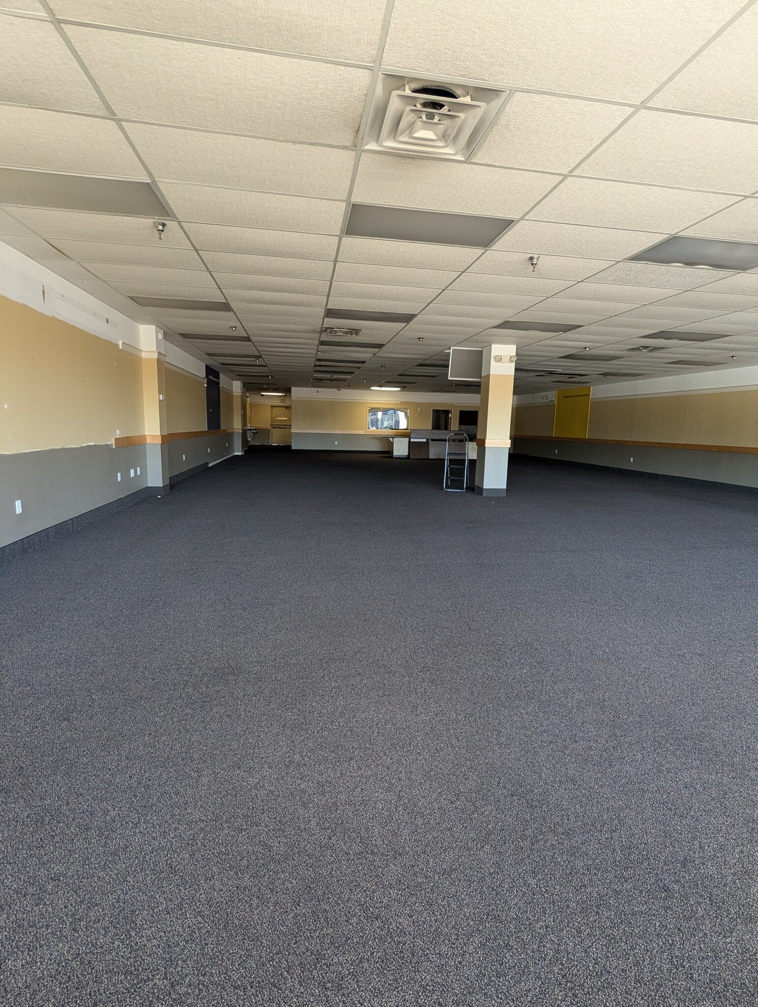 11212-11376 S Orange Blossom Trl, Orlando, FL à louer Photo intérieure– Image 1 sur 3