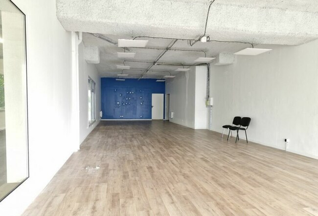 Plus de détails pour Local commercial à louer
