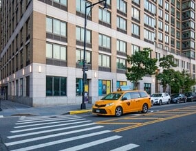 160 Riverside Blvd, New York, NY à louer Photo intérieure– Image 1 sur 10