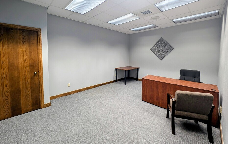 215 W Broadway St, Mount Pleasant, MI à louer - Photo de l’immeuble – Image 2 sur 4