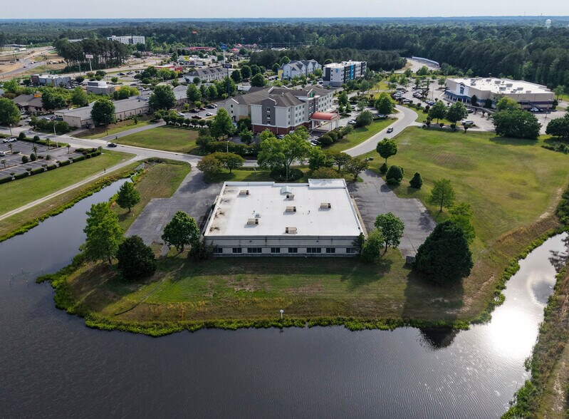 230 N Equity Dr, Smithfield, NC à louer - Photo de l’immeuble – Image 2 sur 28