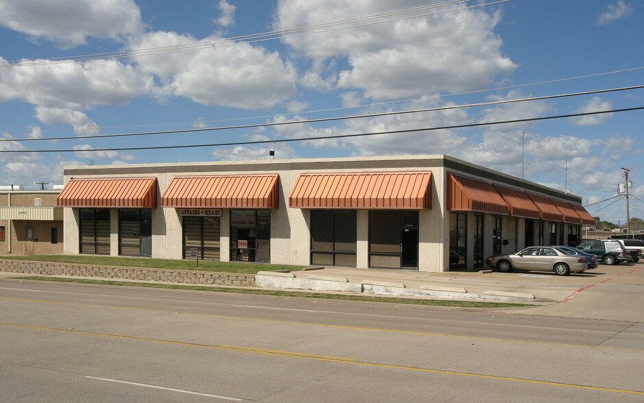 2321 W Arkansas Ln, Pantego, TX à louer - Photo de l’immeuble – Image 2 sur 3