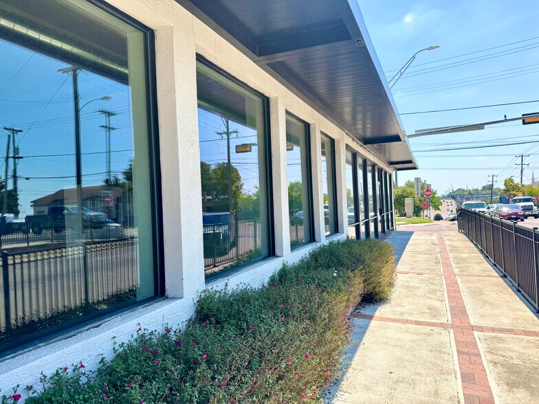 115 S Goliad St, Rockwall, TX à louer - Photo de l’immeuble – Image 1 sur 26