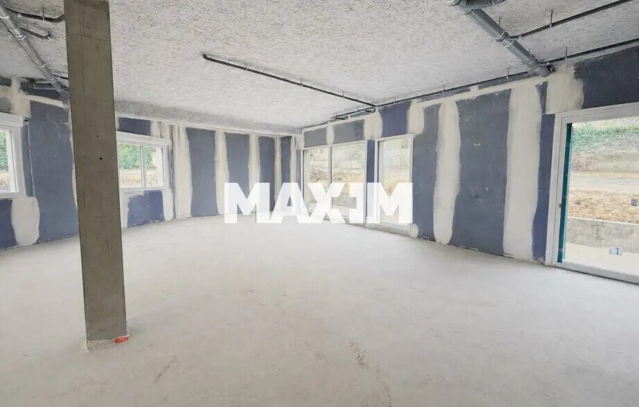 Local commercial dans Daix à louer - Photo intérieure – Image 3 sur 7