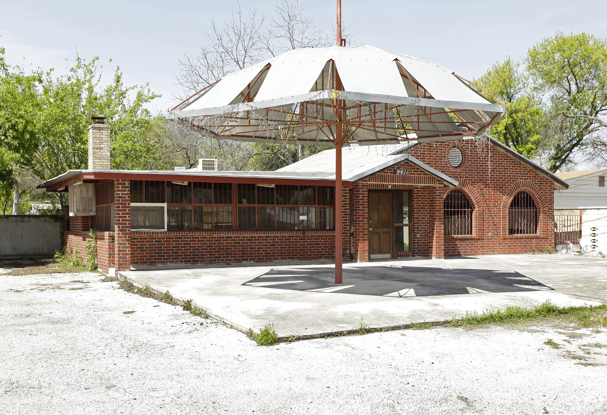 2011 Mission Rd, San Antonio, TX à louer Photo principale– Image 1 sur 4