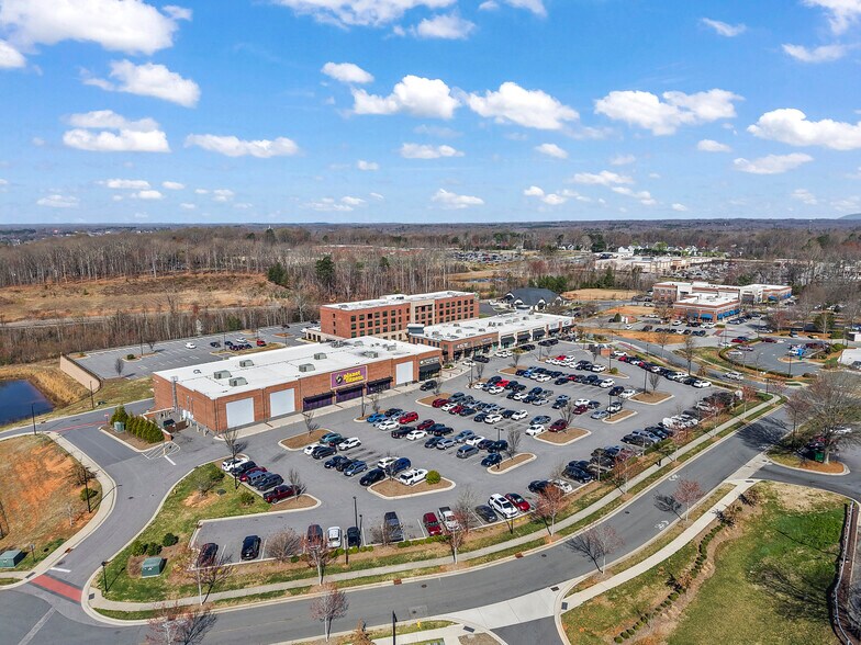 6350 Clemmons Point Dr Rd, Clemmons, NC à louer - Photo principale – Image 1 sur 4