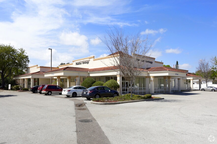 5747 38th Ave N, Saint Petersburg, FL à louer - Photo principale – Image 1 sur 13