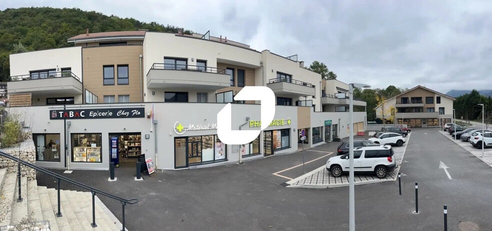 Local commercial dans Noyarey à louer - Photo de l’immeuble – Image 3 sur 8