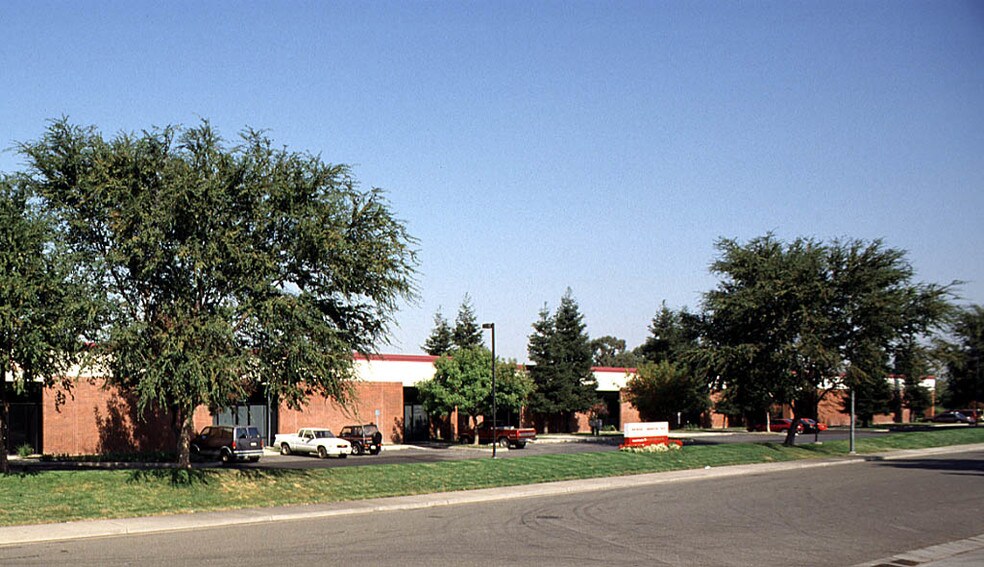 251 Opportunity St, Sacramento, CA à louer - Photo de l’immeuble – Image 2 sur 11