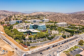 10 Pointe Dr, Brea, CA - VUE AÉRIENNE  vue de carte