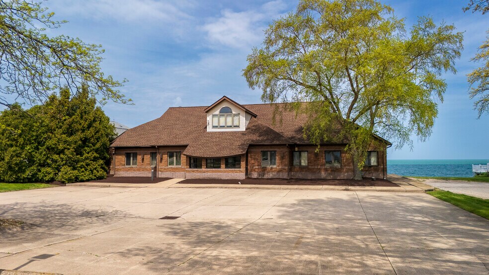 4259 E Lake Rd, Lorain, OH à vendre - Photo de l’immeuble – Image 2 sur 9