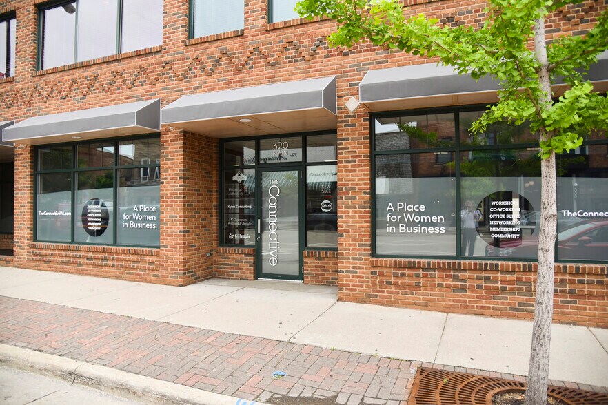 320 Main Ave, De Pere, WI à louer - Photo de l’immeuble – Image 3 sur 4