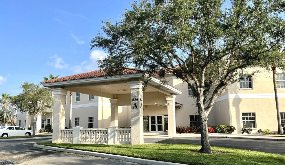 836 Sunset Lake Blvd, Venice, FL à louer - Photo de l’immeuble – Image 3 sur 6