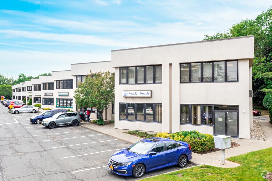 121 West Nyack Rd, Nanuet, NY à louer - Photo de l’immeuble – Image 2 sur 17