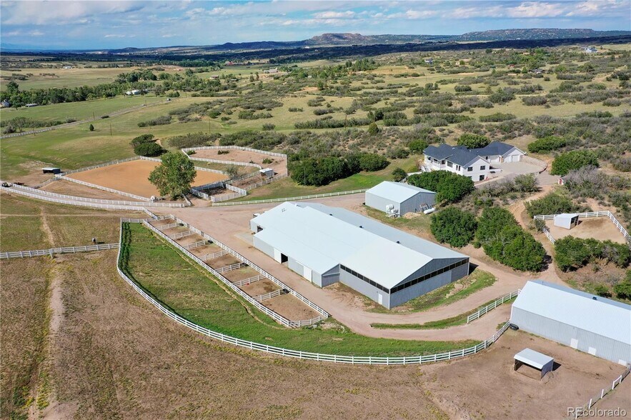 810 N Perry Park Rd, Sedalia, CO à vendre - Photo de l’immeuble – Image 3 sur 12