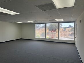 207-209 E Pomona Blvd, Monterey Park, CA à louer Photo intérieure– Image 2 sur 16