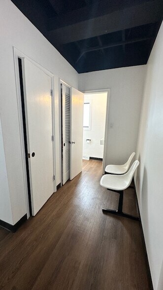 2110 W 75th St, Prairie Village, KS à louer - Photo de l’immeuble – Image 3 sur 8