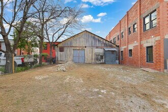 1714 S Saint Marys St, San Antonio, TX à louer Photo de l’immeuble– Image 1 sur 6