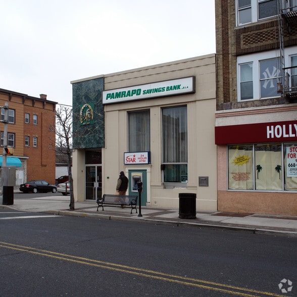 544 Broadway, Bayonne, NJ à louer - Photo de l’immeuble – Image 3 sur 3