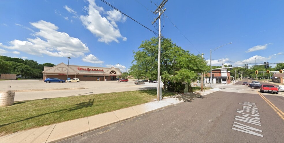 2515 N Knoxville Ave, Peoria, IL à louer - Photo de l’immeuble – Image 3 sur 5