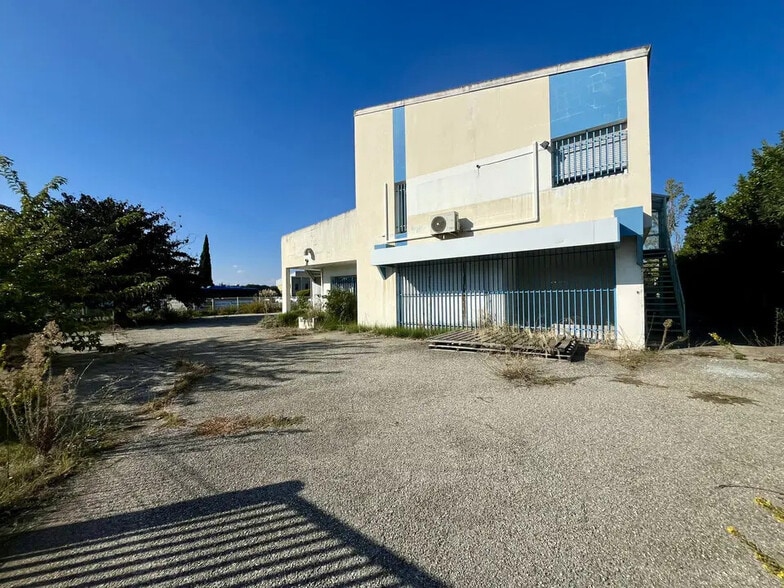 Local commercial dans Arles à vendre - Photo de l’immeuble – Image 2 sur 12