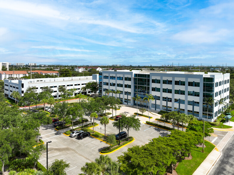 750 Park of Commerce Blvd, Boca Raton, FL à louer - Photo de l’immeuble – Image 3 sur 18