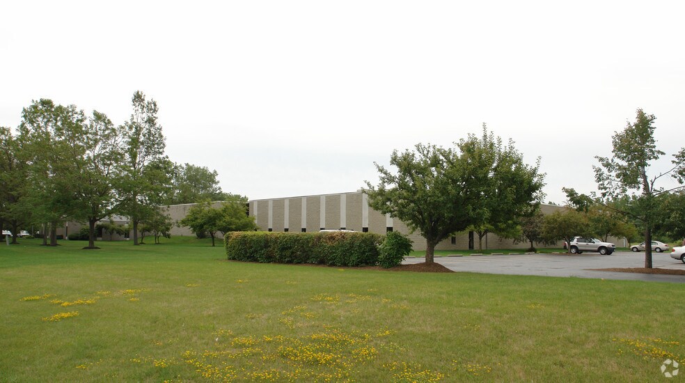375 Commerce Dr, Buffalo, NY à louer - Photo de l’immeuble – Image 2 sur 14