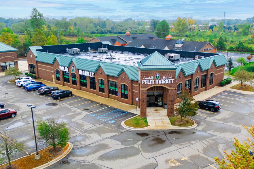 4151 S Canton Center Rd, Canton, MI à louer - Photo de l’immeuble – Image 1 sur 7