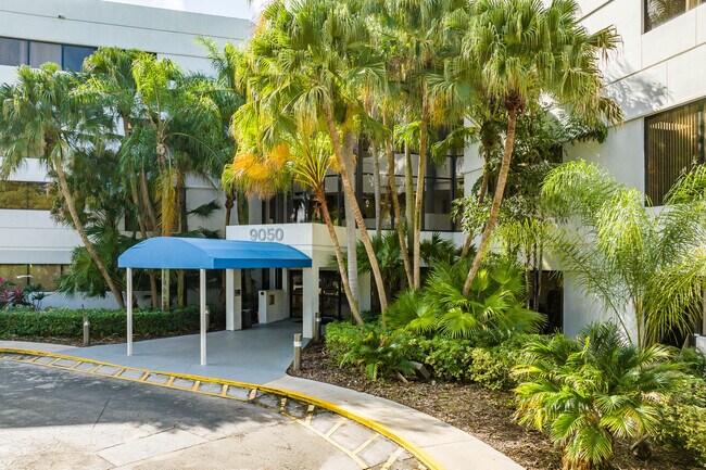 Plus de détails pour 9050 Pines Blvd, Pembroke Pines, FL - Bureau/Médical à louer