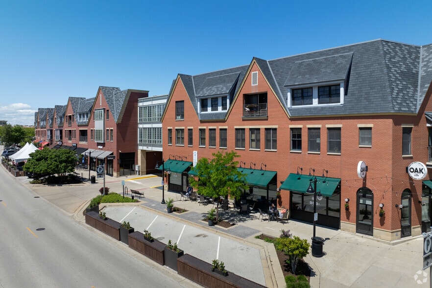 The Glen Town Center portefeuille de 7 biens à vendre sur LoopNet.fr - Photo principale – Image 2 sur 7