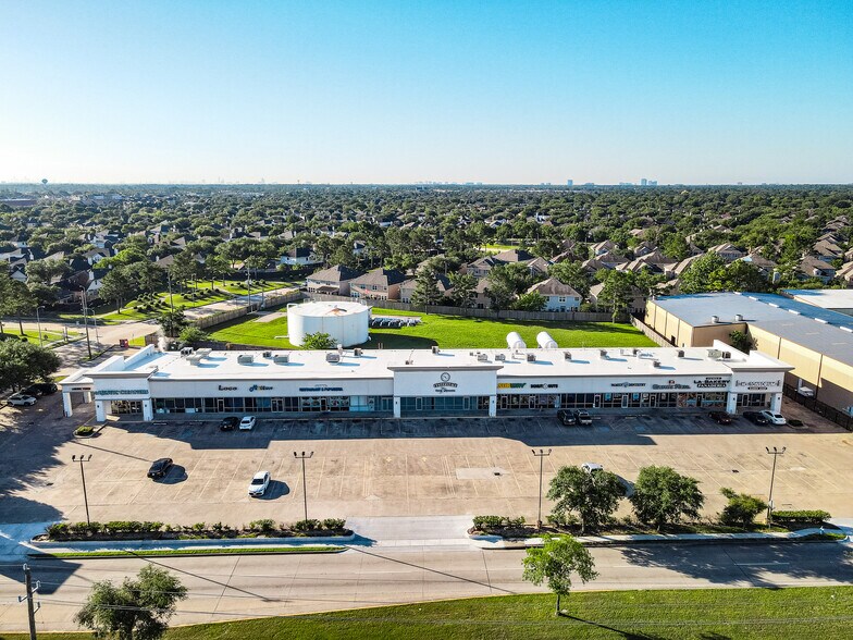 16427 W Little York Rd, Houston, TX à louer - Photo de l’immeuble – Image 3 sur 10