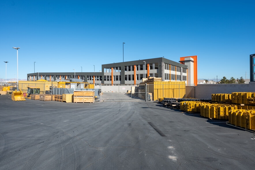 1575 E Cactus Ave, Henderson, NV à vendre - Photo de la construction – Image 2 sur 2