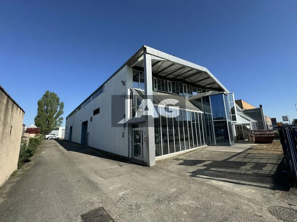 Local d’activités dans Vaulx-en-Velin à louer Photo de l’immeuble– Image 1 sur 11