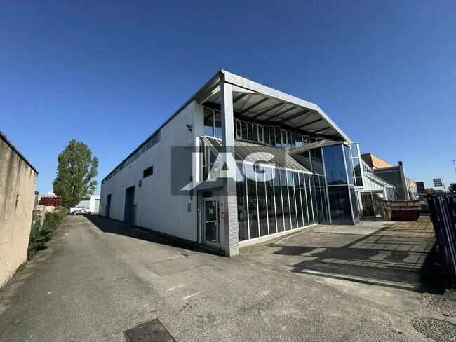 Plus de détails pour Local d'activités à louer