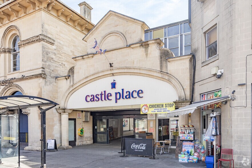 Castle Pl, Trowbridge à louer - Photo principale – Image 1 sur 10