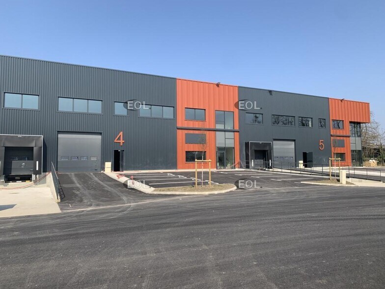 Industriel/Logistique dans Saint-Ouen-l'Aumône à louer - Photo de l’immeuble – Image 3 sur 10