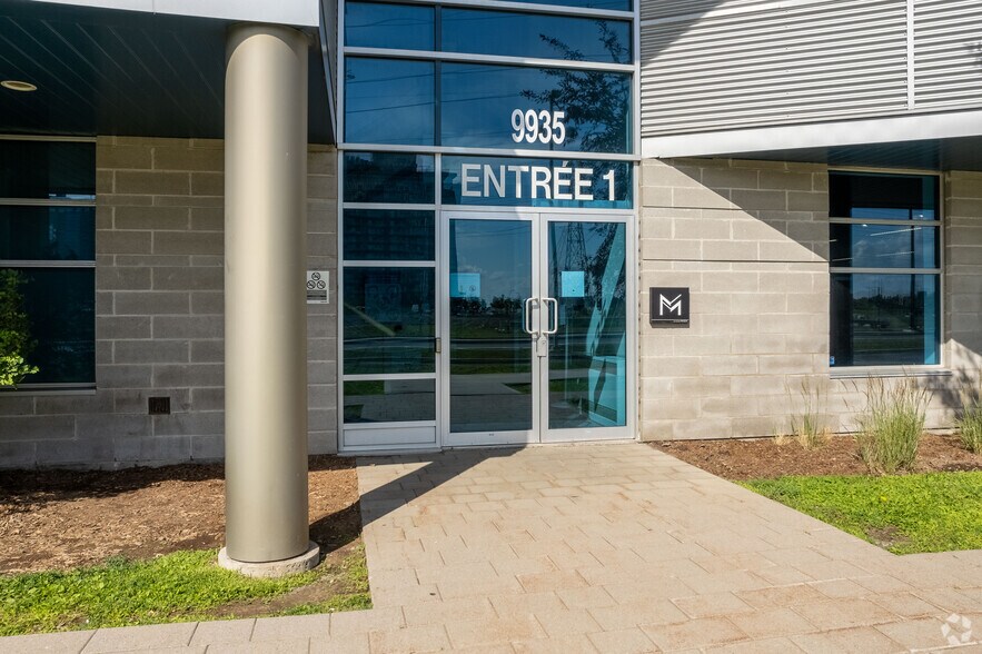 9935 Rue de Châteauneuf, Brossard, QC à louer - Photo de l’immeuble – Image 2 sur 7