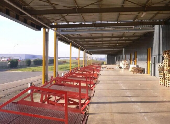 Plus de détails pour Industriel/Logistique à louer
