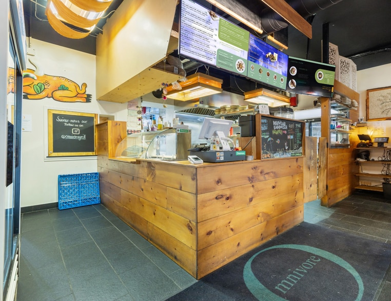 1627-1633 Rue Saint-Denis, Montréal, QC à vendre - Photo de l’immeuble – Image 2 sur 8