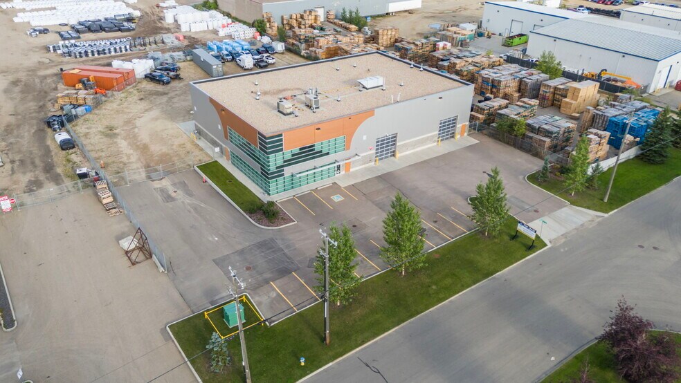 11921 152 St NW, Edmonton, AB à louer - Photo de l’immeuble – Image 2 sur 9