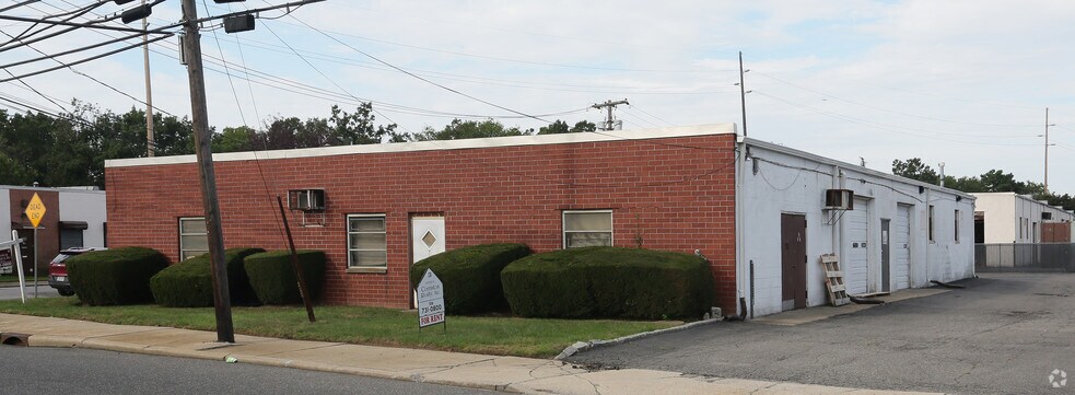 1-9 Hicks St, Lindenhurst, NY à louer - Photo de l’immeuble – Image 3 sur 5