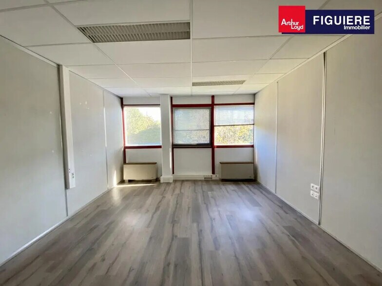Bureau dans Meyreuil à louer - Photo de l’immeuble – Image 3 sur 12