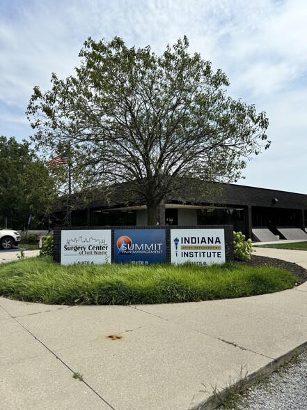 1721 Magnavox Way, Fort Wayne, IN à vendre - Photo de l’immeuble – Image 1 sur 14