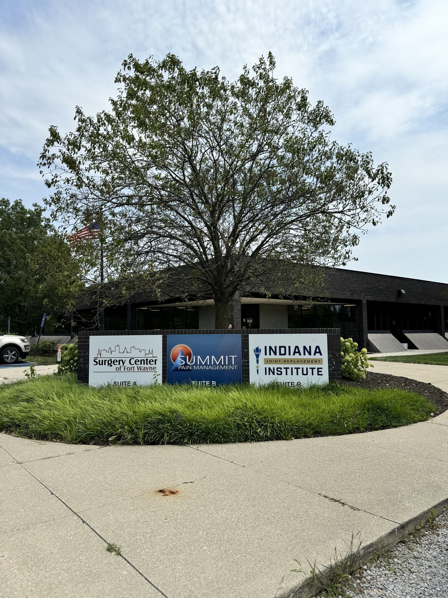 1721 Magnavox Way, Fort Wayne, IN à vendre Photo de l’immeuble– Image 1 sur 15