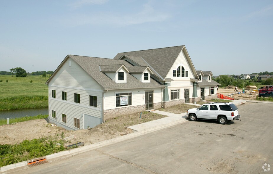 801-809 Meander Ct, Medina, MN à louer - Photo de l’immeuble – Image 2 sur 37