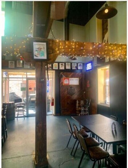 313 E 1st St, Madison, IN à vendre - Photo de l’immeuble – Image 2 sur 7