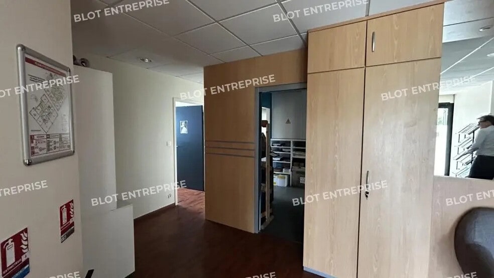 Bureau dans Bruz à louer - Photo de l’immeuble – Image 3 sur 13